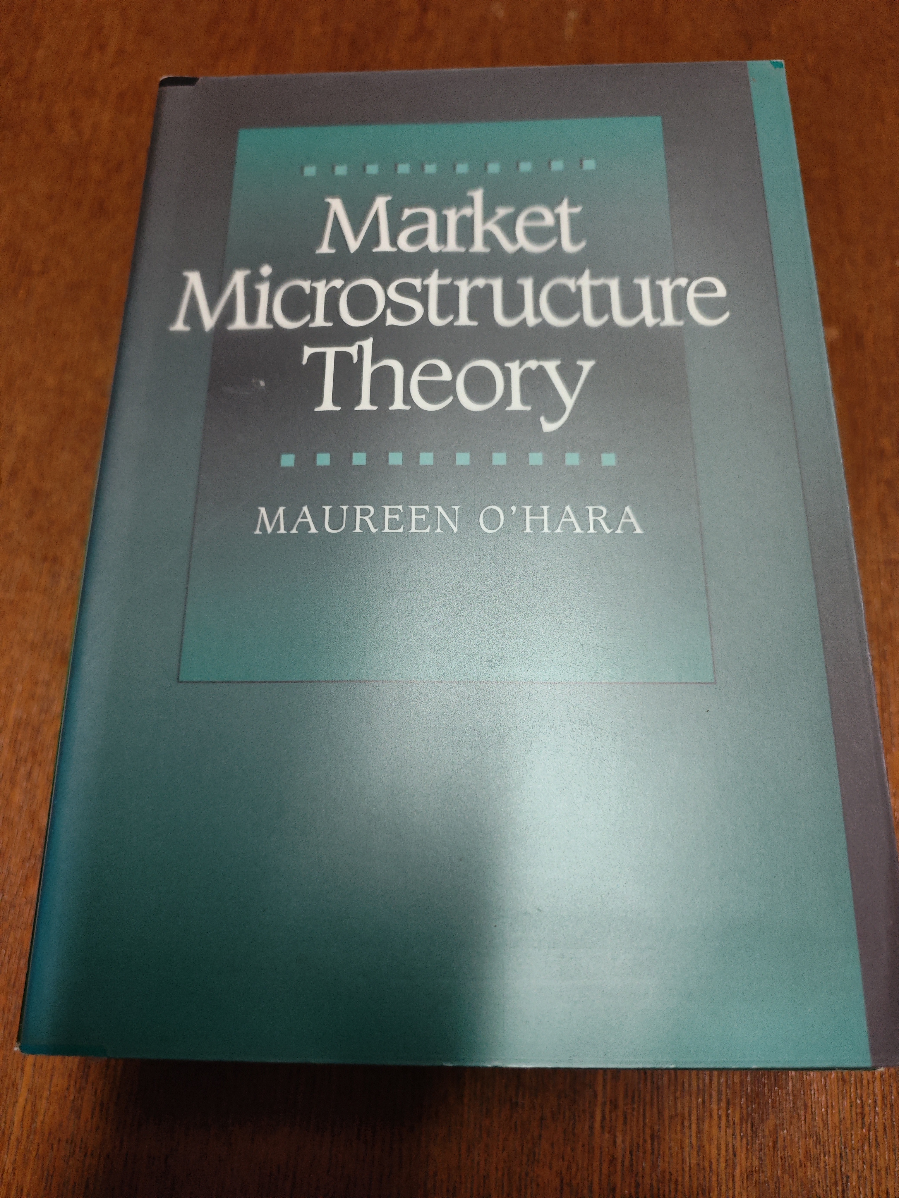 最近买了个大书架，把装在大箱子里的书整理了一下（当年把大量的经济学教材和专著送人