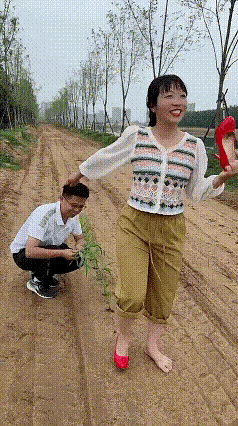 看看是不是太浪费时间了，明明左脚也可以同时踩的嘛[捂脸]