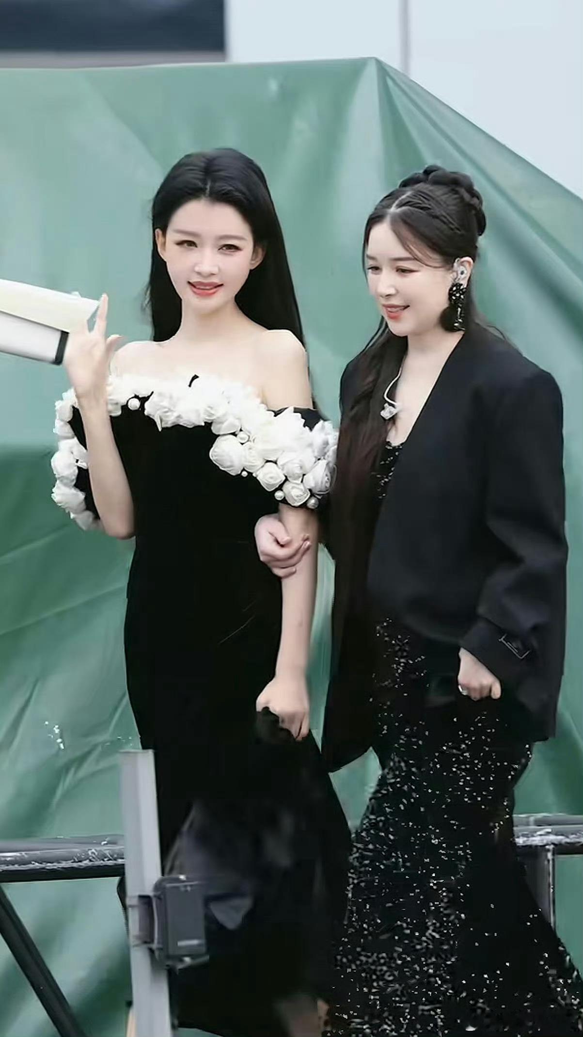 阚清子孙怡将一起录制你好星期六姐姐妹妹请和好，一起开开心心上好六，不然就要上再见