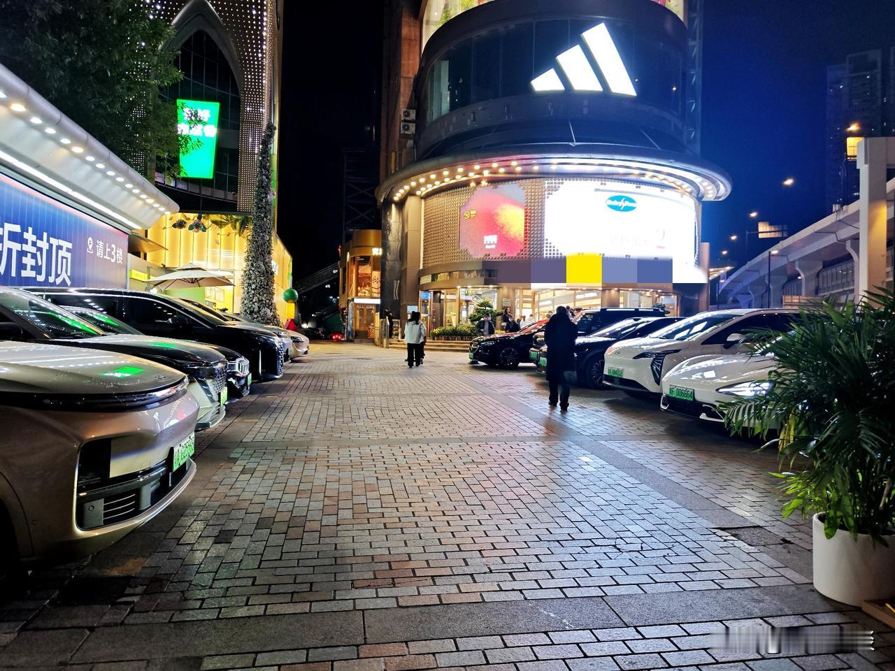 震惊！华南新能源渗透率这么牛了吗？
放眼望去，全是新能源车。

南方得天气之便利