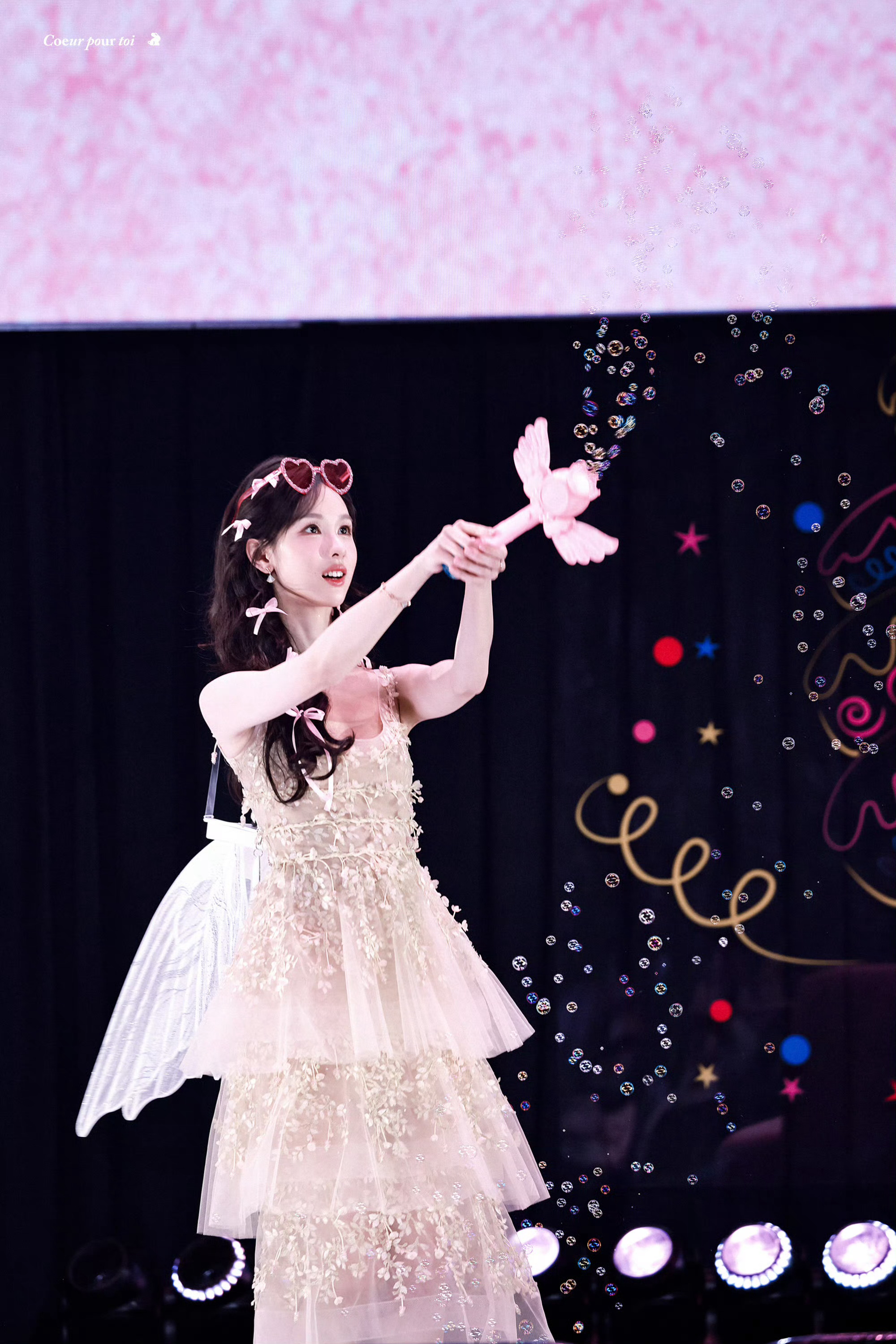 陈都灵🐰陈都灵生日会vlog谁看了嘟室发的生日会视频能绷住不哭[捂嘴哭]陈都灵