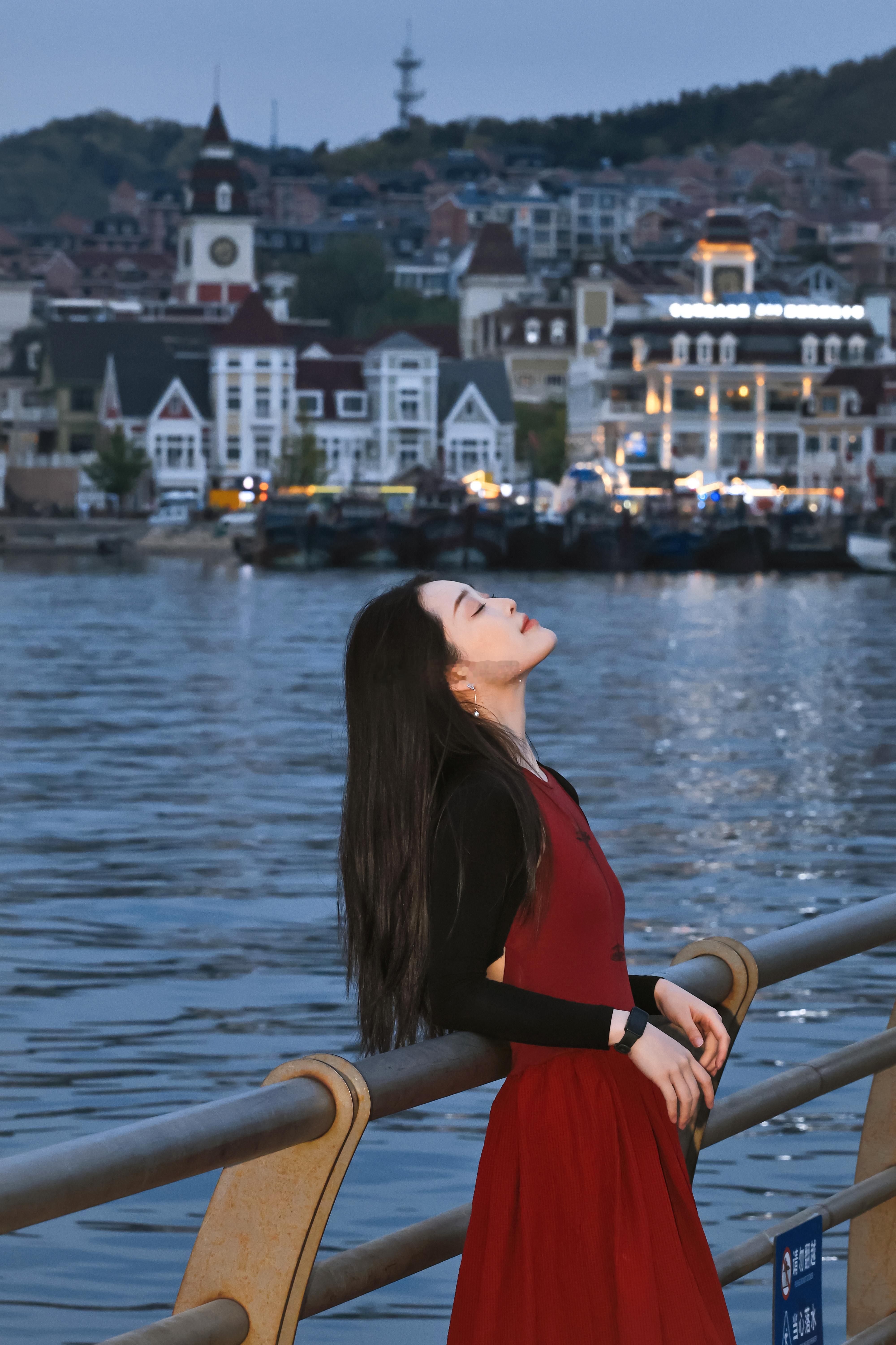 菱角湾的蓝调时刻#大连约拍[超话]##大连写真[超话]##大连旅行跟拍##跟拍摄