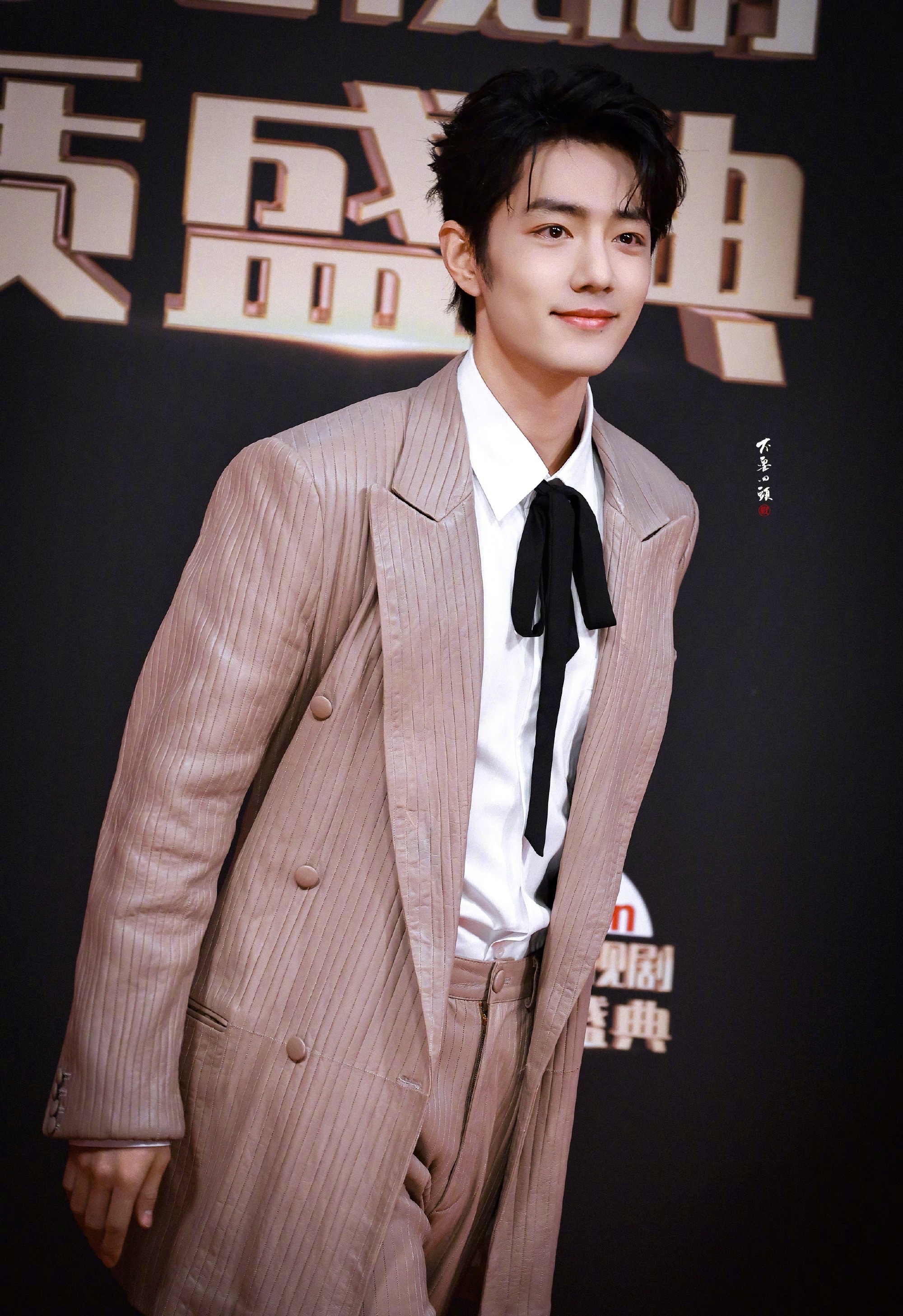 #咪咕星鲜事##黄觉教肖战脸颊比心# 被看到脸颊比心的反应可爱到了 ：别整这出?