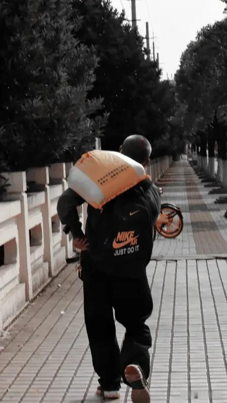 人到退休，忙活大半辈子，往后不再奔波操劳，最好的生活状态，浓缩起来就是四个成语：