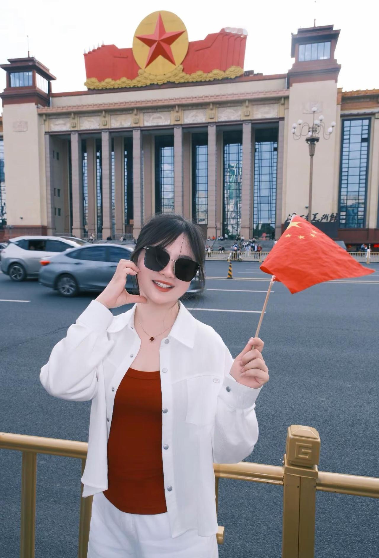🇨🇳我们生在红旗下，长在春风里。一座浪漫与信仰并存的城市