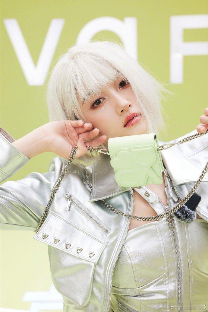 #关晓彤东山口Citywalk的一天#​#关晓彤AI女友限时返场#关晓彤在东山口