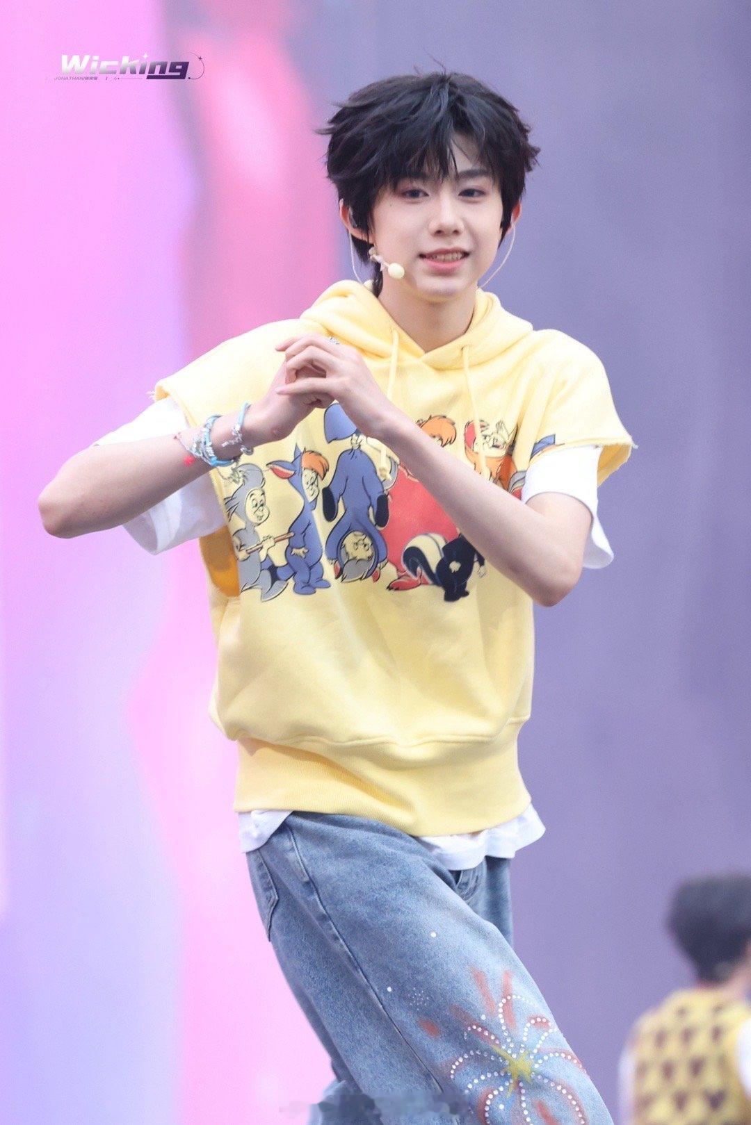 陈奕恒左看右看都好萌！陈奕恒元气萌物来的💟陈奕恒舞台魅魔