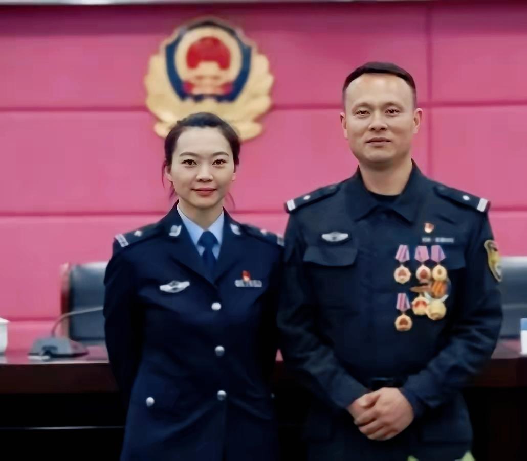 云南特警邹路遥曾在执行任务时失联后被判死亡。86天后，妻子石琛收到境外陌生短信，