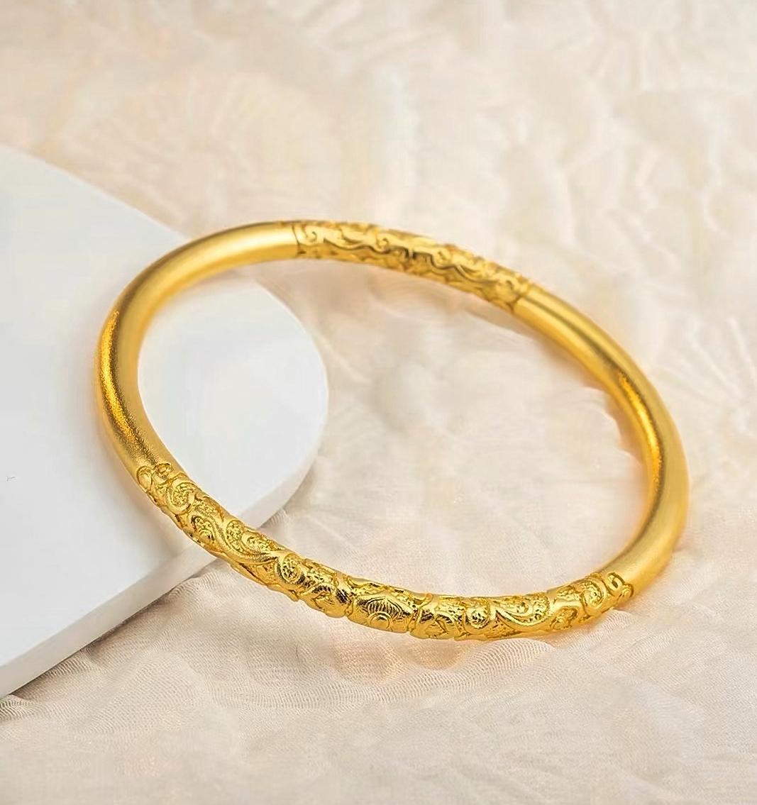 这下好了，
金价又大跌，这不，镯子又便宜了。58克的金镯子，3月31日只要750