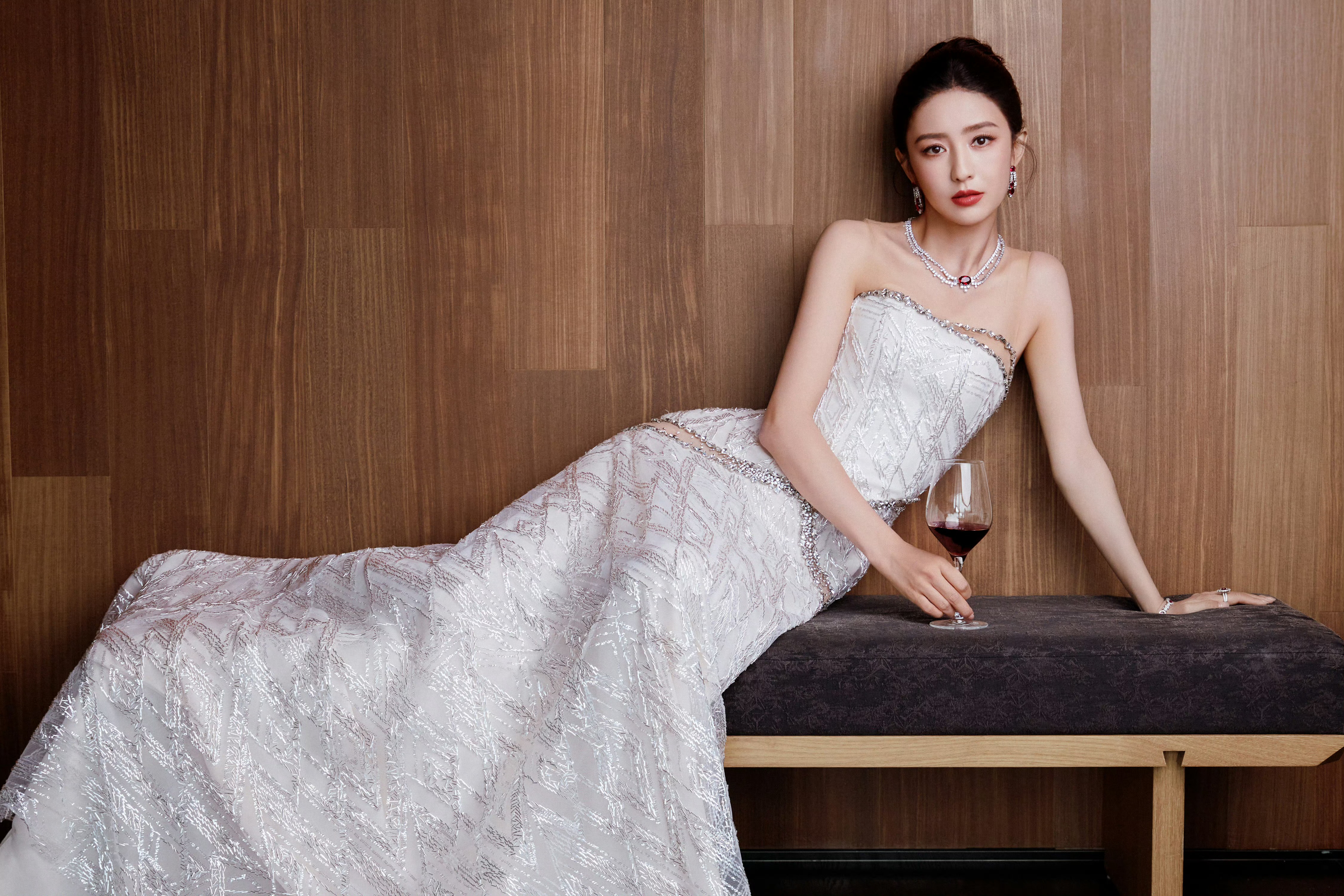 佟丽娅夫人还是很美的