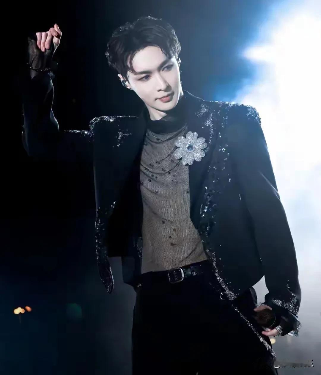 女子连看两天张艺兴《大花轿》嘴巴起泡，医生：上火！网友：是太“燃”了！

这真不