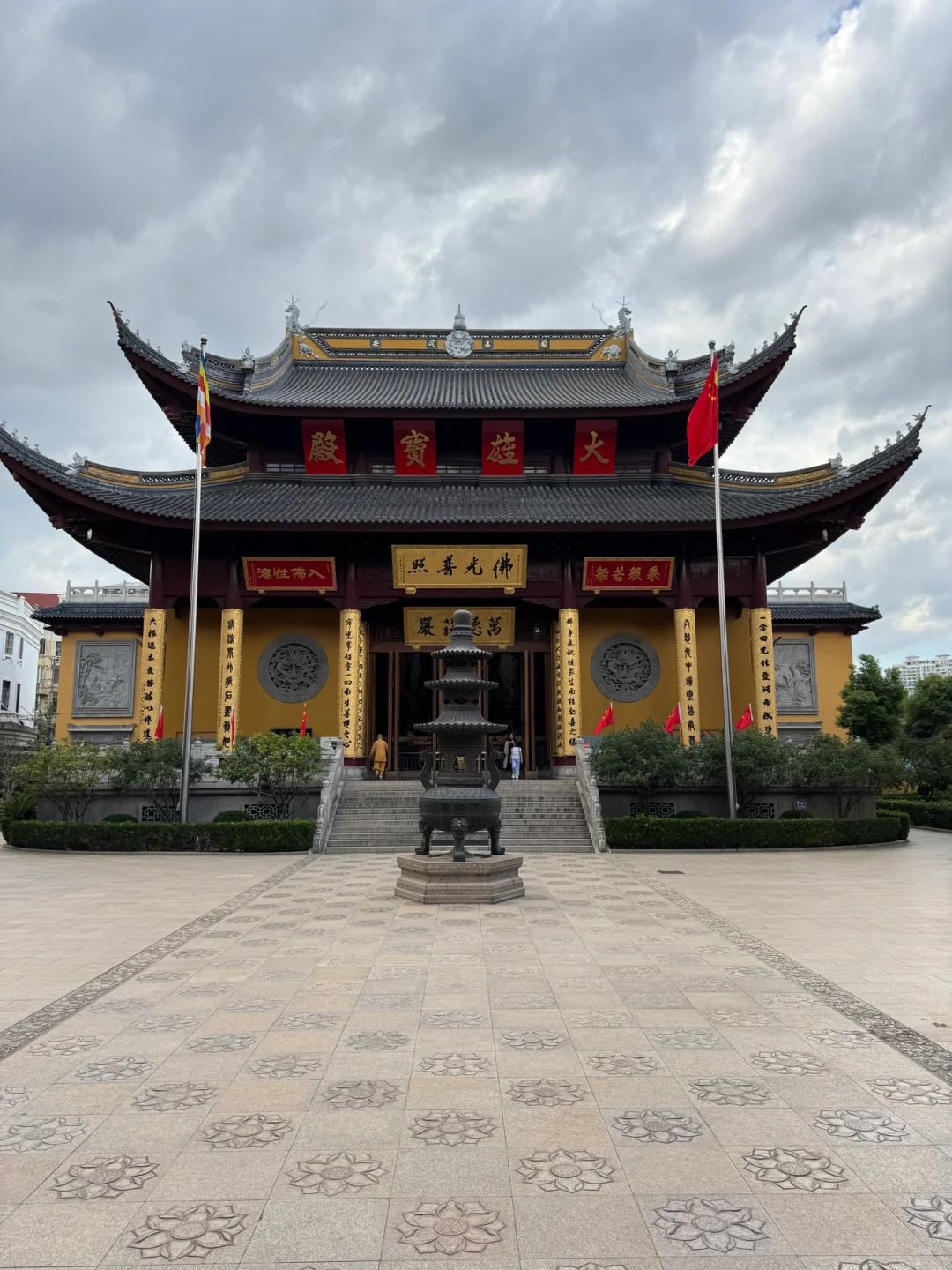 上海监狱旁有个很灵的寺庙。