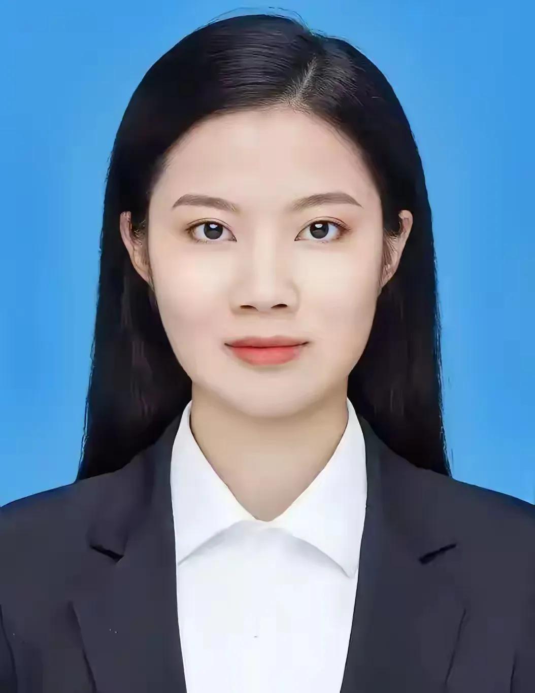 自信满满的职场女神，尽显专业魅力！💼💄💻