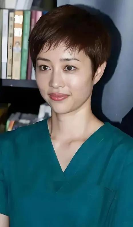 参演的电视剧不少，
可惜却没有大红大紫。
人很低调，踏实拍戏。