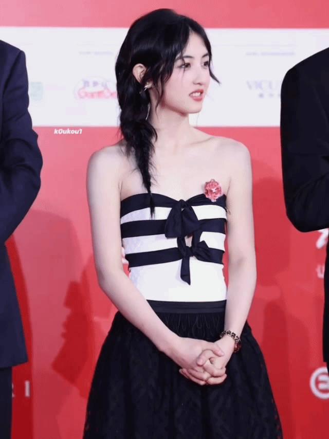 张子枫担任北影节创投终审评委张子枫北影节创投评委不得不说 张子枫妹妹真是越来越优