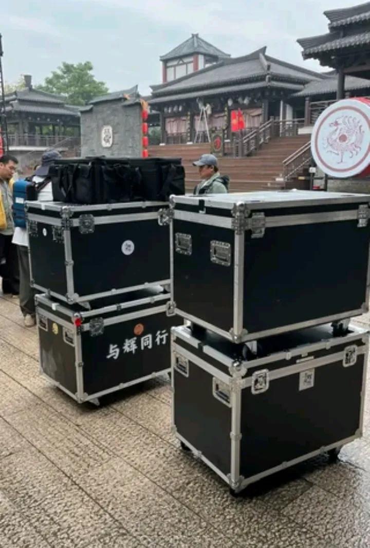 与辉同行先遣队及设备
已经抵达江苏现场
10.28-10.30宇辉江苏行不见不散