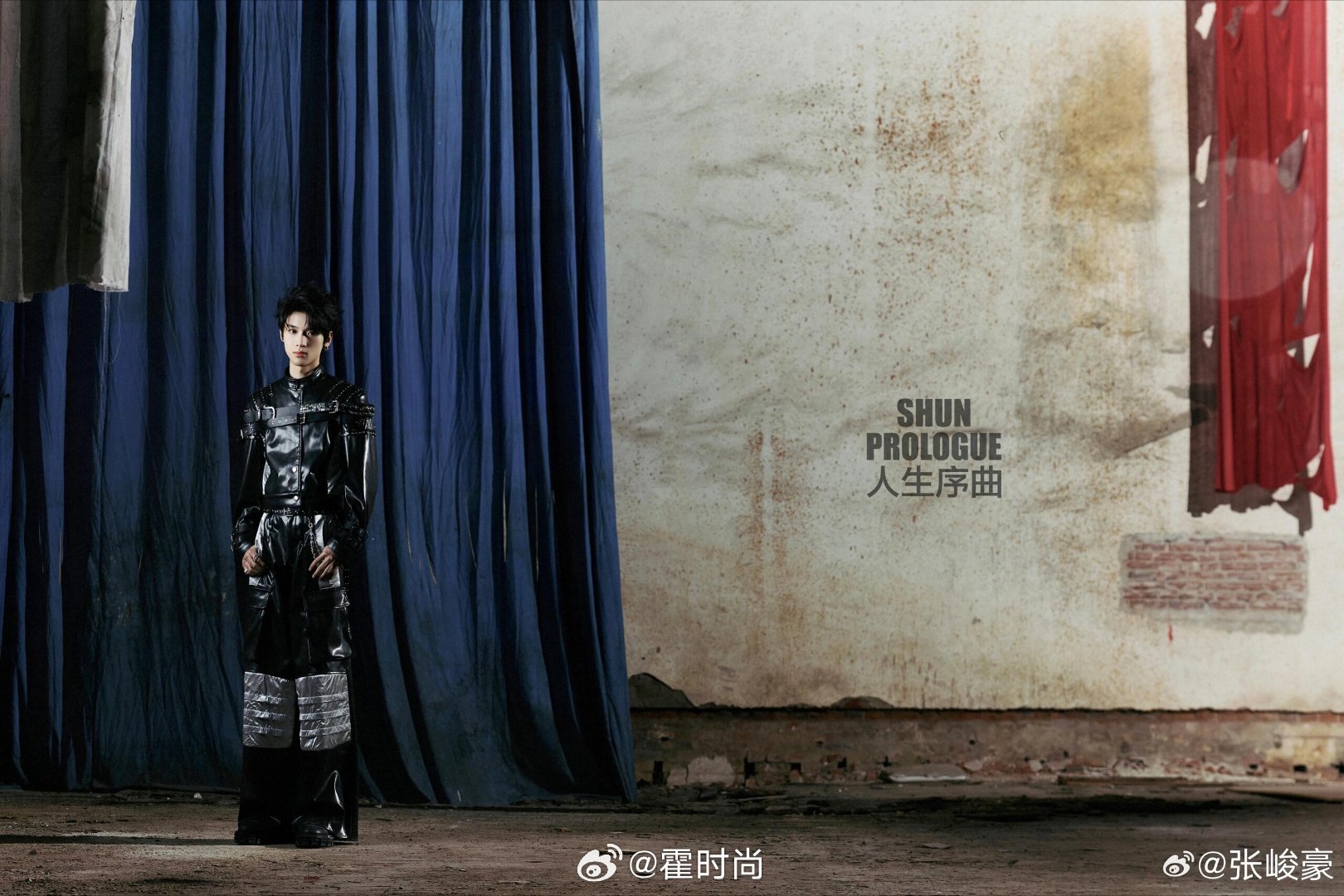 张峻豪演唱会黑色皮衣搭配铆钉金属扣，扑面而来的朋克风，又酷又飒，很难让人不心动。