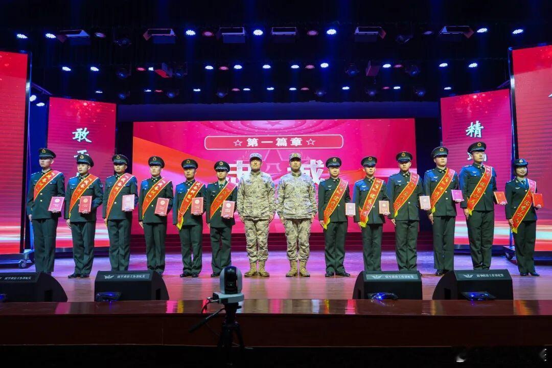 铸剑中原早安军营原原说早晚安 一个榜样就是一面引领前行的旗帜要把榜样的精神力量转