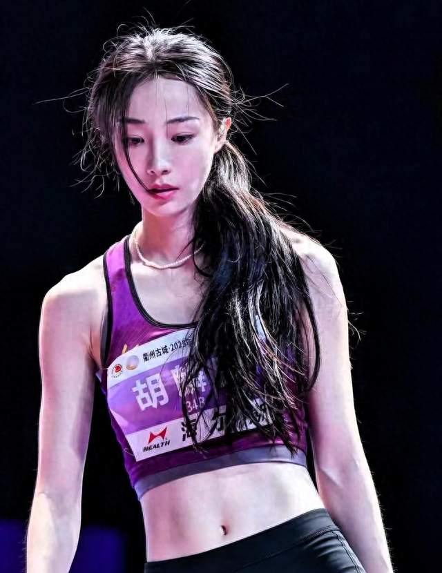 跳高女神胡麟鹏退役，转型教师传承田径精神教书育人