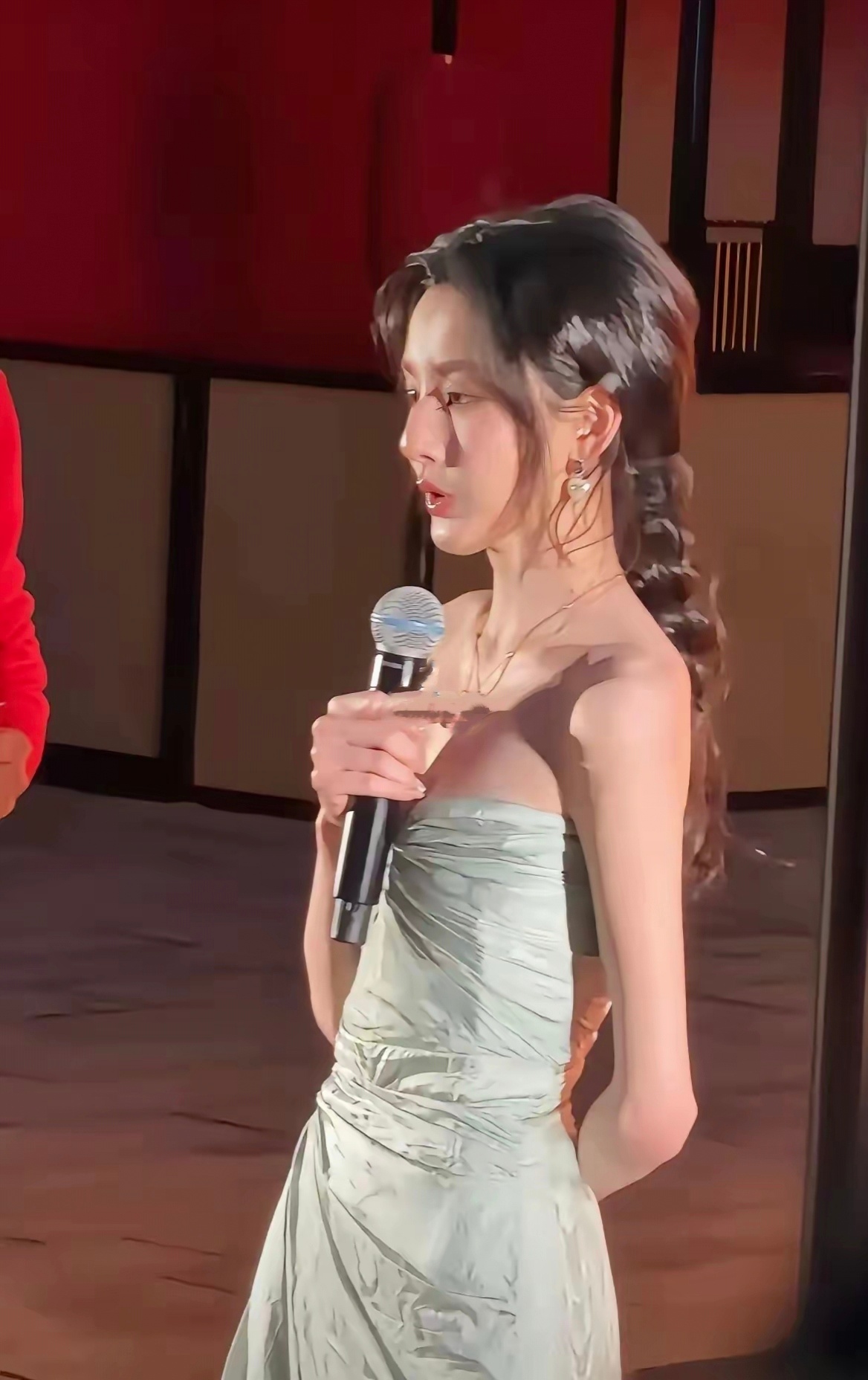 瘦的只剩下头发了，难道这就是美吗？ 