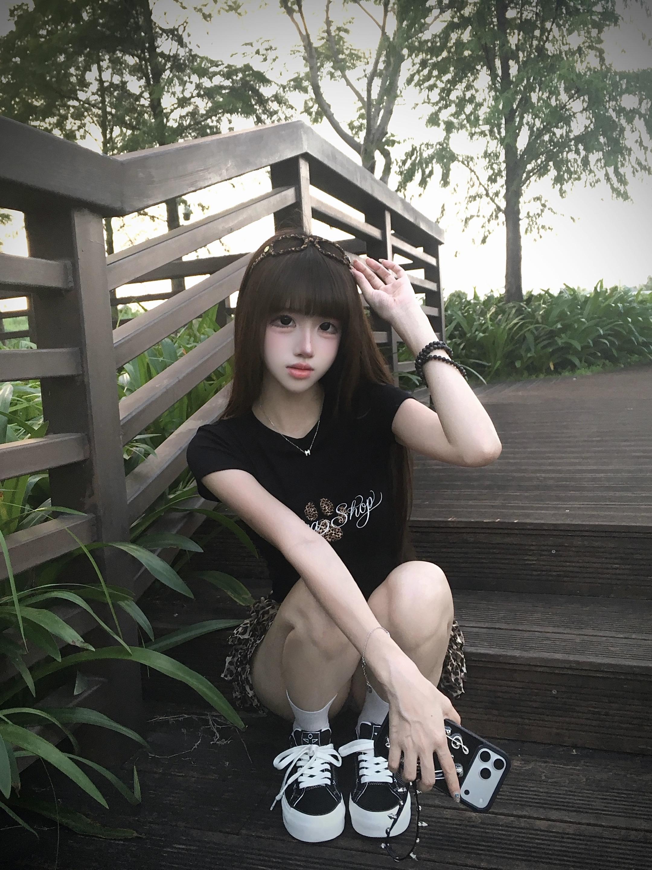 该怎么开口呢 是说天气 还是说好想你