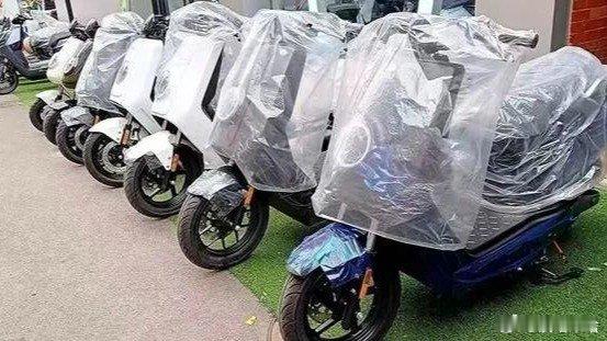 不谈这个 新国标滴电动车.单说两千万外卖小哥 够多......凤凰新闻【风暴眼丨