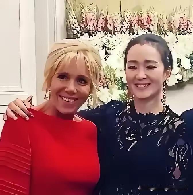 巩俐这排面真是没谁了，多次陪同法国总统和夫人回国访问，在法国地位那是杠杠的。就说