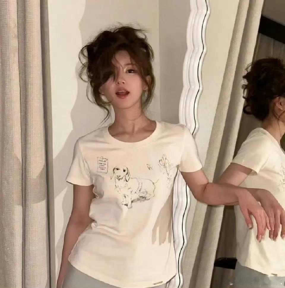 网友问：虞书欣这是模仿的某个动漫的姿势吗，我觉得：留给人类的拍照姿势不多了 ​​
