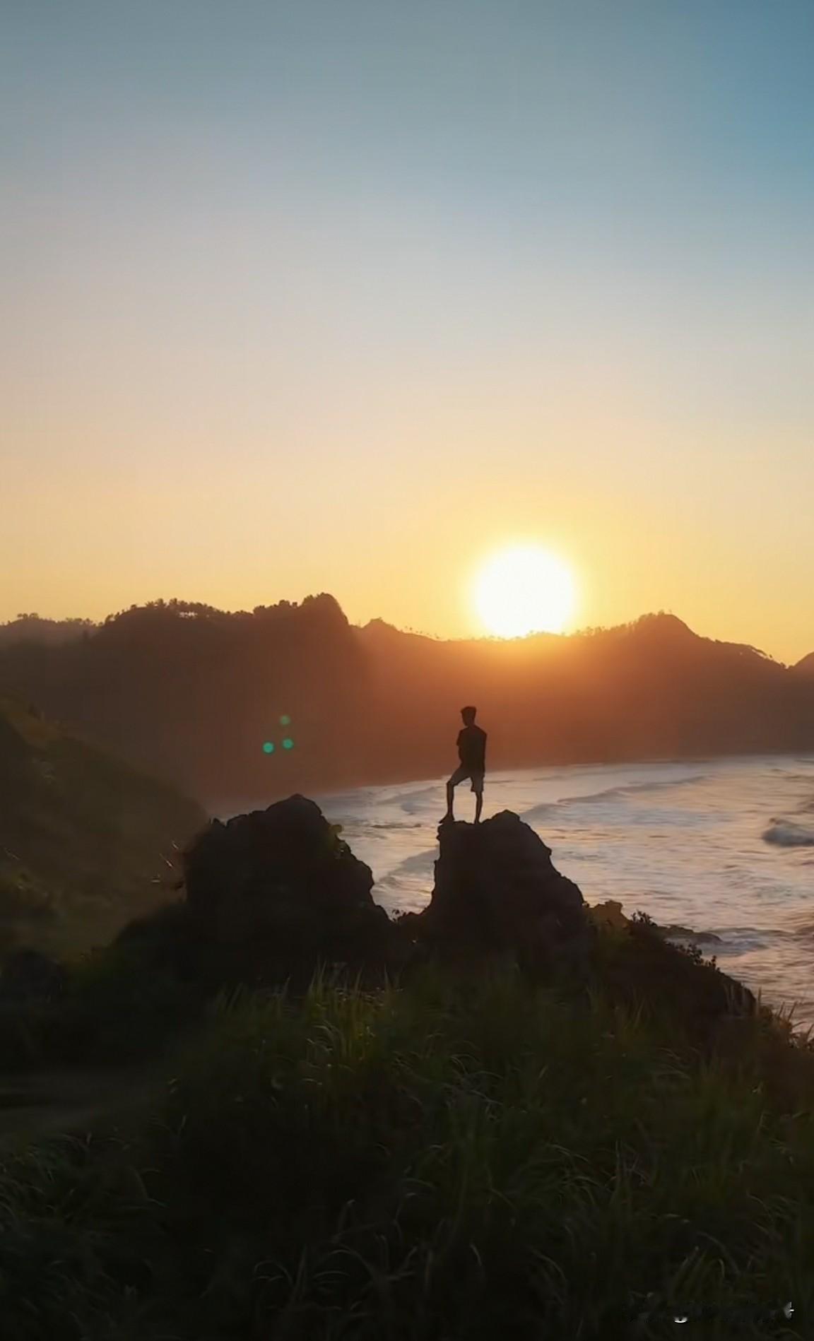 我拍到的落日瞬间如日东山能再起，大鹏展翅恨天低