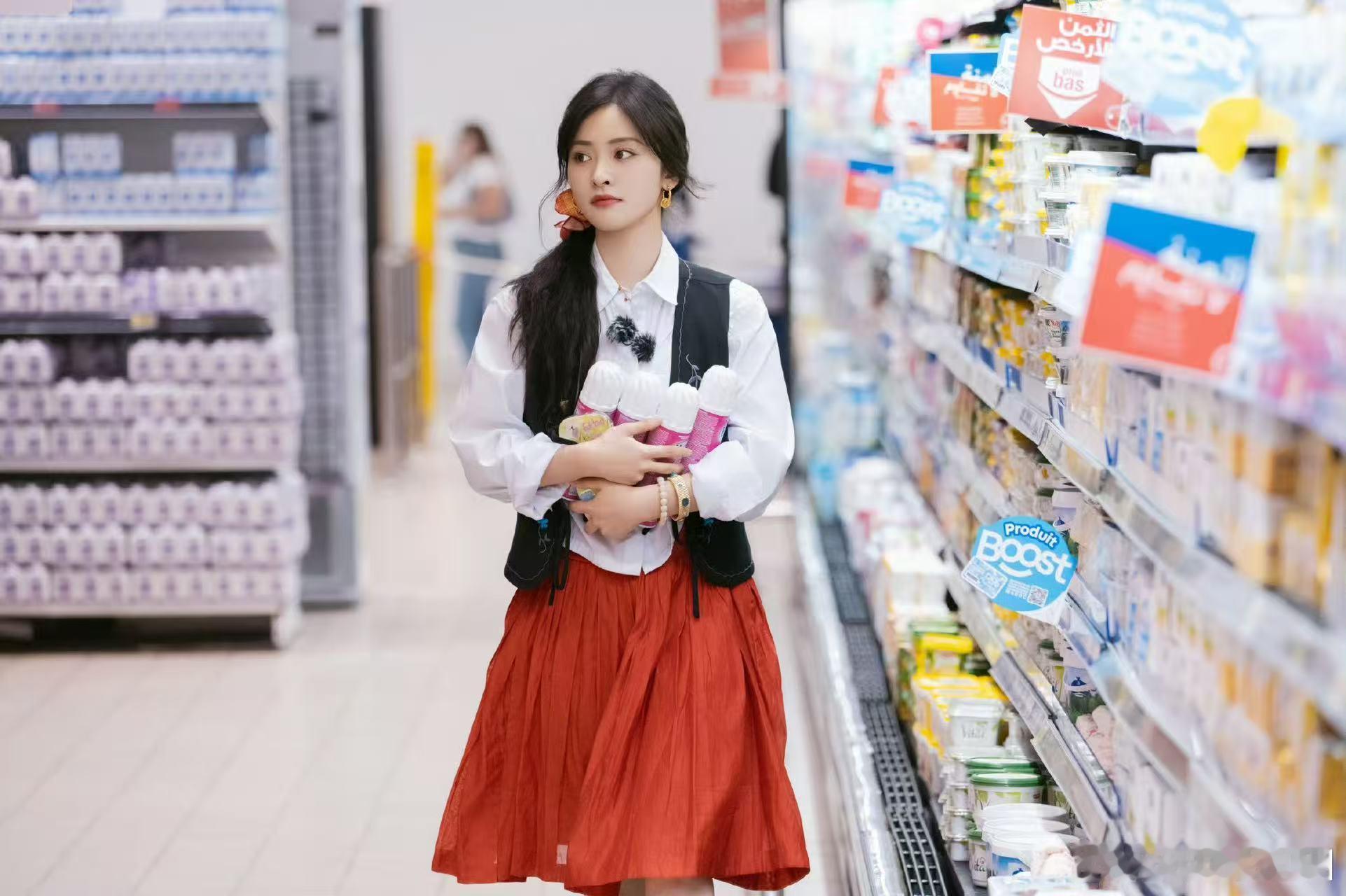 从《致我们单纯的小美好》就开始喜欢沈月 ，后来看她的生活分享，越来越觉得亲切。沈
