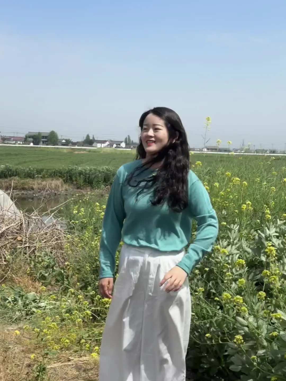 五一到了，我想买裙子，想去旅旅游，想吃小龙虾，想有个大哥能看出我的脆弱...