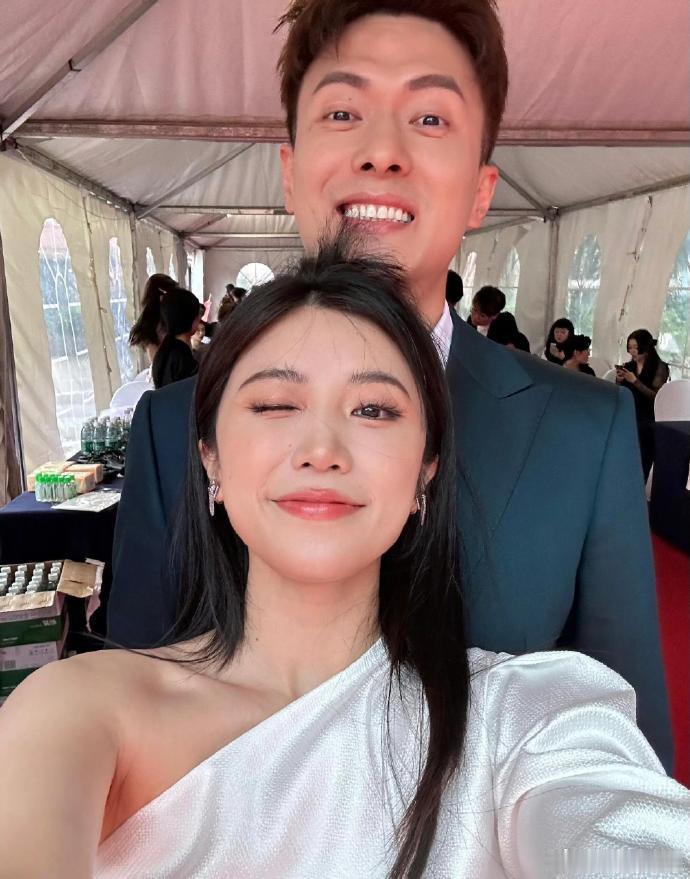 谁懂啊，刷到罗拉王能能陪看《半熟恋人》的那一刻，我直接从沙发上坐起来了！第一季熬