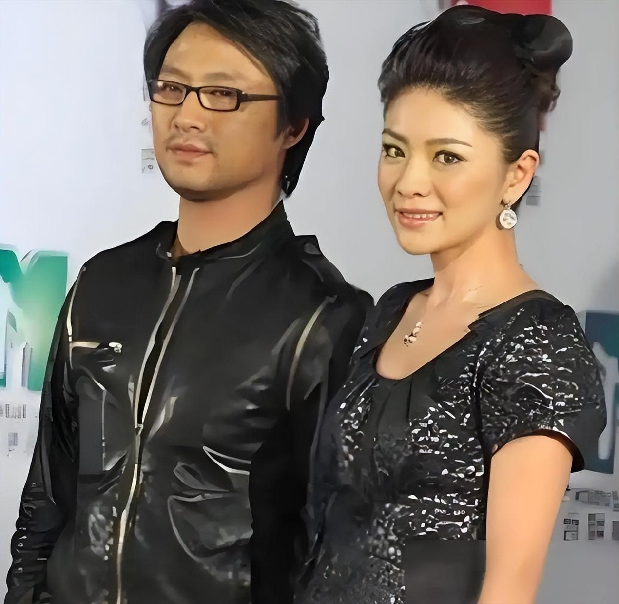 汪峰的魅力一直成谜！

四段婚姻、五个孩子、四个妈，在娱乐圈无人能及。 
 
前