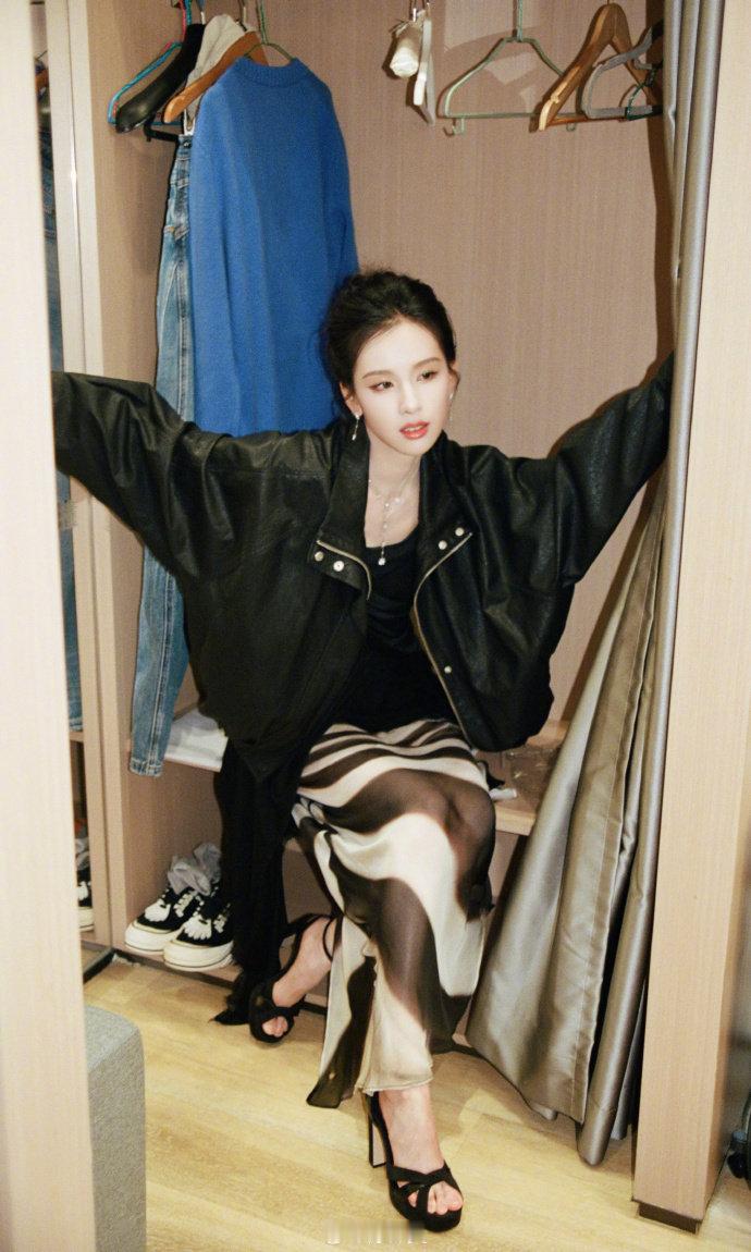 雾妄言的苦都被陈都灵看见了懂雾妄言，爱雾妄言，护雾妄言，只有陈都灵 