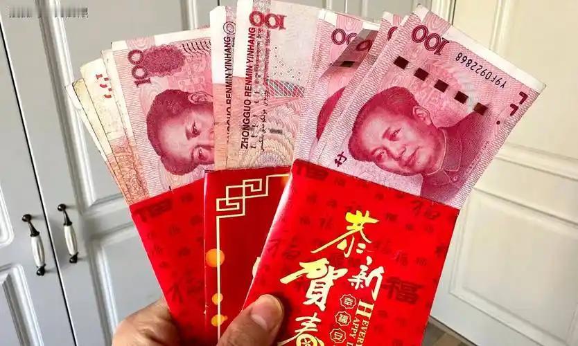 我认为不应该‌
压岁钱法律上归孩子所有，父母仅有代管权，不能强制没收或随意挪用‌