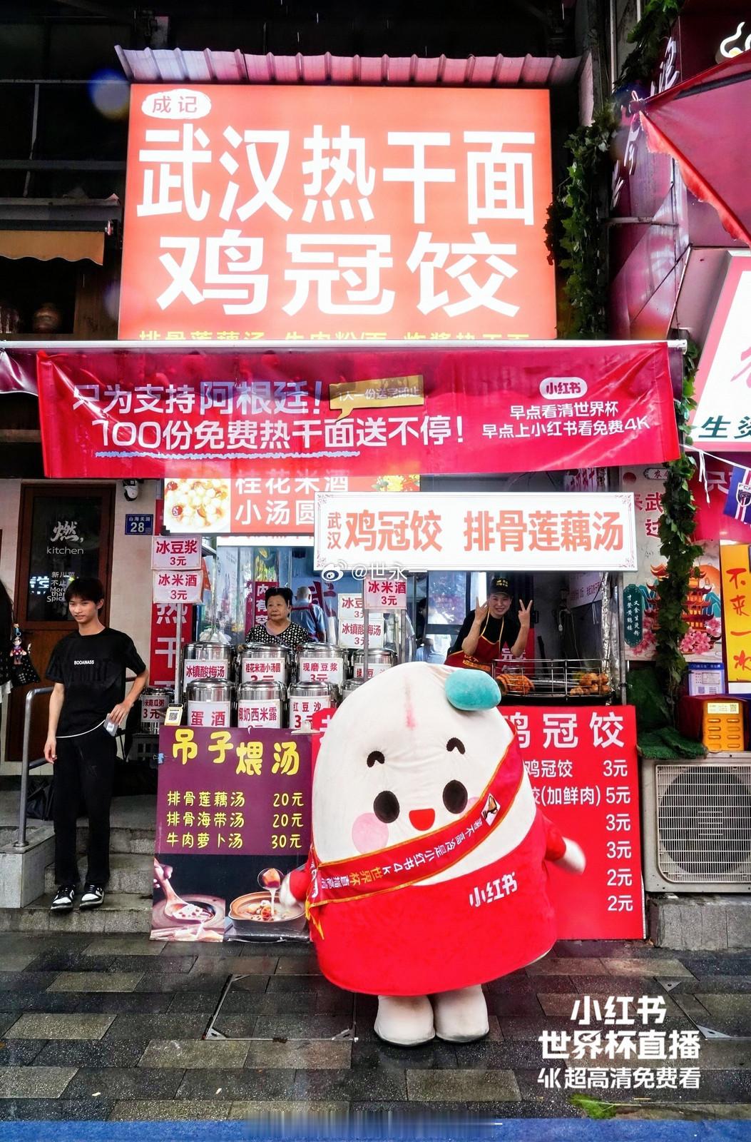 阿根廷赢了但把疲惫写在脸上阿根廷险胜晋级，全员脸上全是掩不住的疲惫，只剩劫后余生