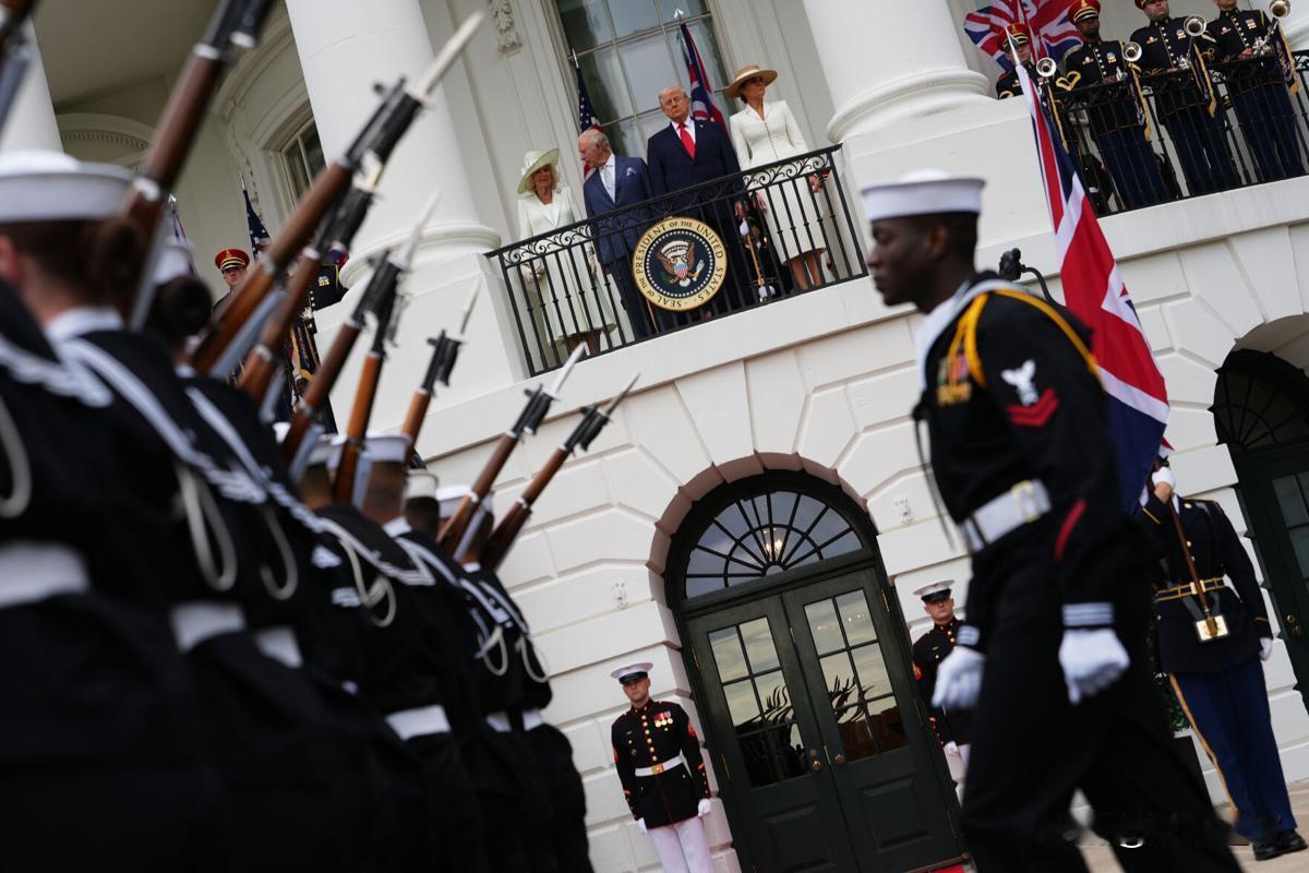 据美国媒体美联社报道，白宫这次给英国国王查尔斯三世和王后卡米拉准备的，不只是一次