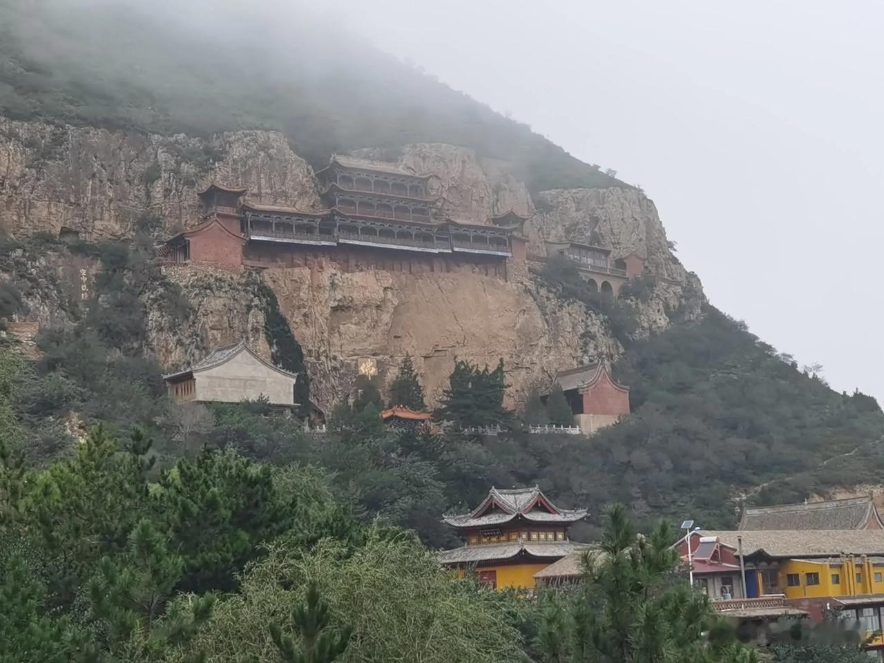 山西广灵“小悬空寺”圣泉寺太棒了，还免费
张家口暖泉古镇打树花太火爆了 ，住宿爆