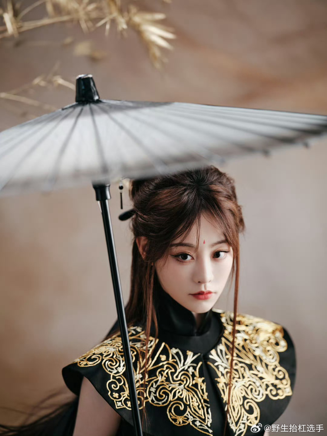 祝绪丹说在浪姐收获了很多在乘风舞台上跳出舒适圈，祝绪丹不仅收获了并肩同行的伙伴，