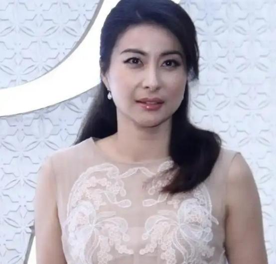 2008年，跳水冠军郭晶晶以2亿高价代言蓝月亮，谁知初期销量惨淡，公司亏损的一塌