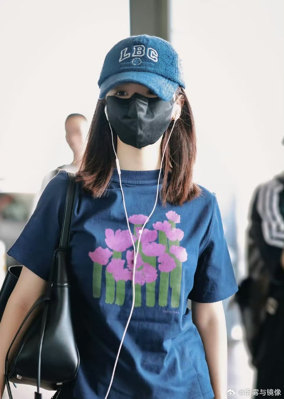 有线耳机爆火原因有线耳机真的好，带着又好看，还不用给它充电，音质也比无线好 关键