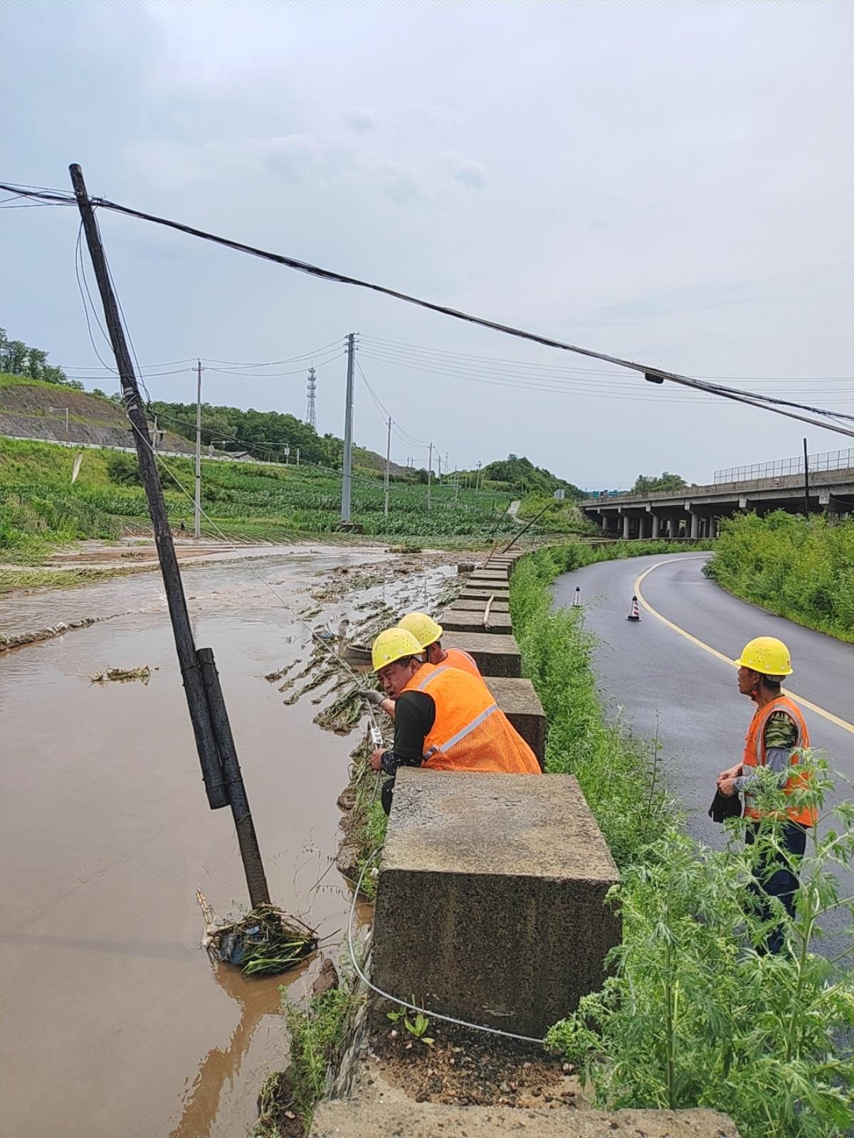 近日辽宁抚顺接连遭遇两轮强暴雨侵袭，全域普降大暴雨，短时雨势迅猛，引发严重城市内