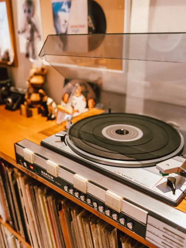 条友这一周 这周有趣的事还真不少。朋友跟我说他开始在某平台倒卖黑胶唱片，从追星到