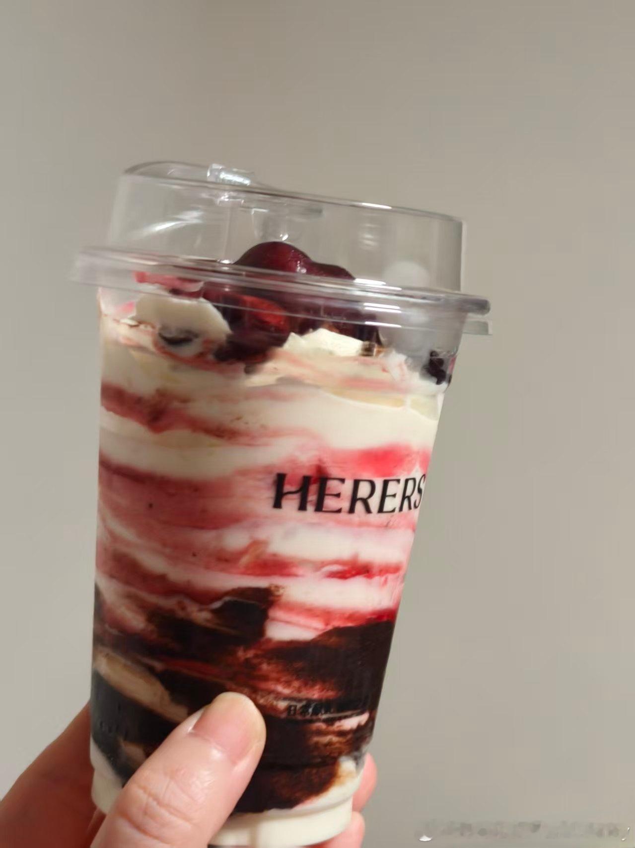 这个杯子蛋糕告诉我，好看的蛋糕不一定好吃～美食[超话] ​​​