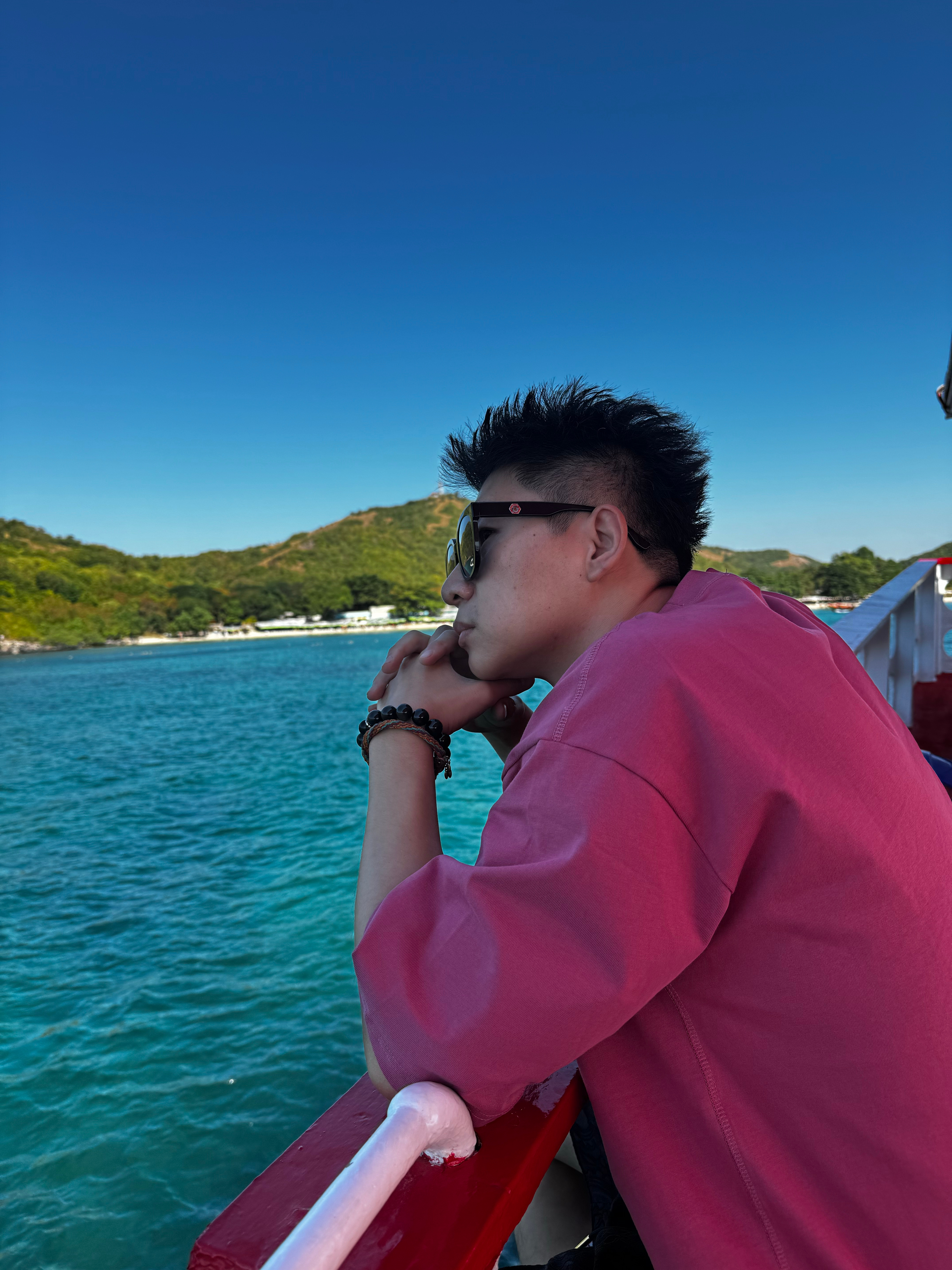 格兰岛算是距离曼谷最近的果冻海了。本来没这次来玩没打算去海边，朋友想去就连夜订了