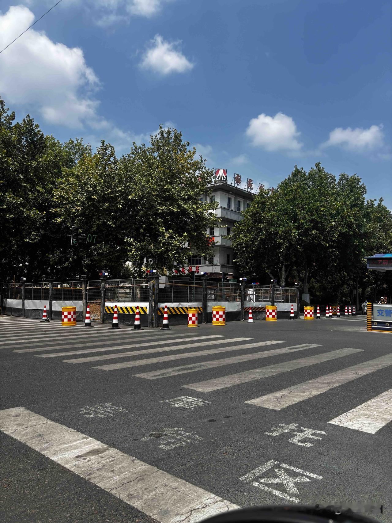 韩城金塔路（黄河大街—人民路段）围挡封闭施工，过往车辆注意绕行，这个啥时候开始封
