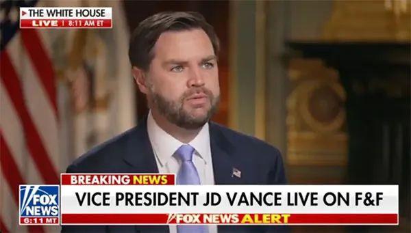 美国副总统万斯最近在福克斯新闻的一段采访彻底引爆舆论，他不仅用 “乡巴佬” 这种