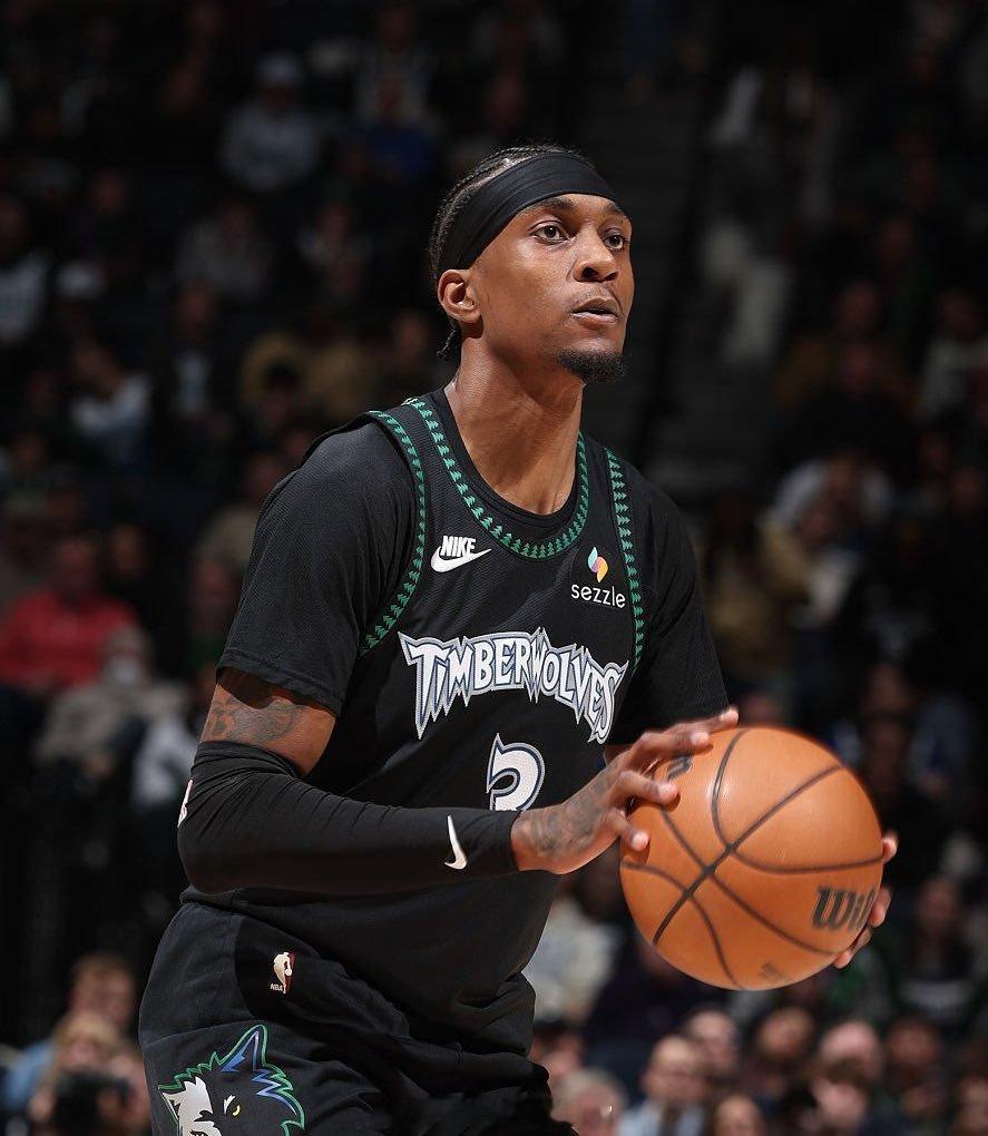 据Chris Mannix报道，雄鹿队希望在潜在的字母哥交易中从森林狼队得到杰登