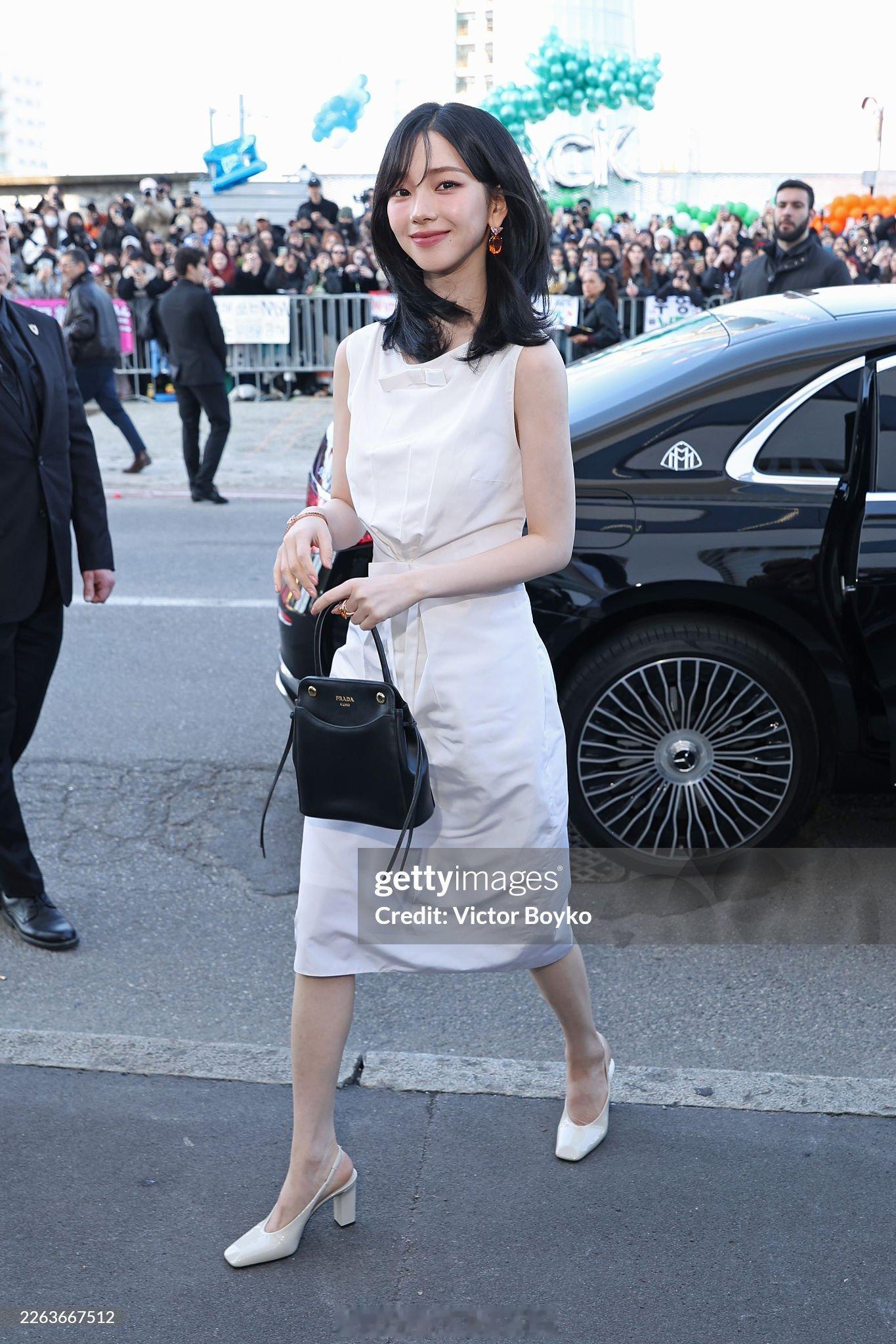 柳智敏出席米兰时装周的Prada秀 