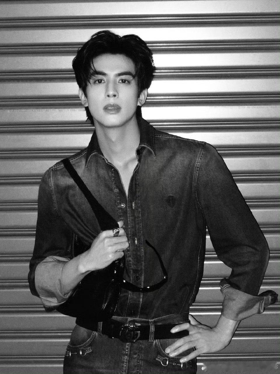 宋威龙奢牌活动造型出图，权威的威原来是宋威龙的威